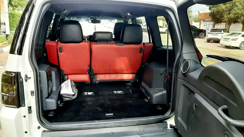 Pajero 3.8 Signature 2020 Model No1 Option leather Seat fully Automatic GCC urgent for sale - Image 11