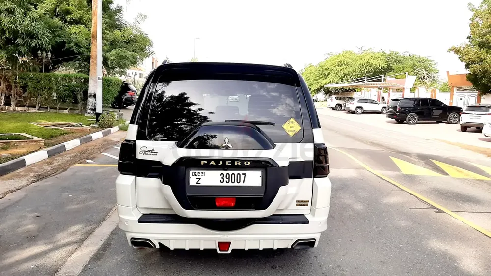 Pajero 3.8 Signature 2020 Model No1 Option leather Seat fully Automatic GCC urgent for sale - Image 4