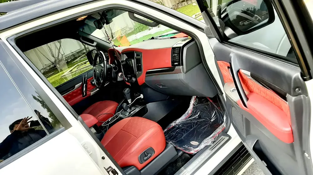 Pajero 3.8 Signature 2020 Model No1 Option leather Seat fully Automatic GCC urgent for sale - Image 6