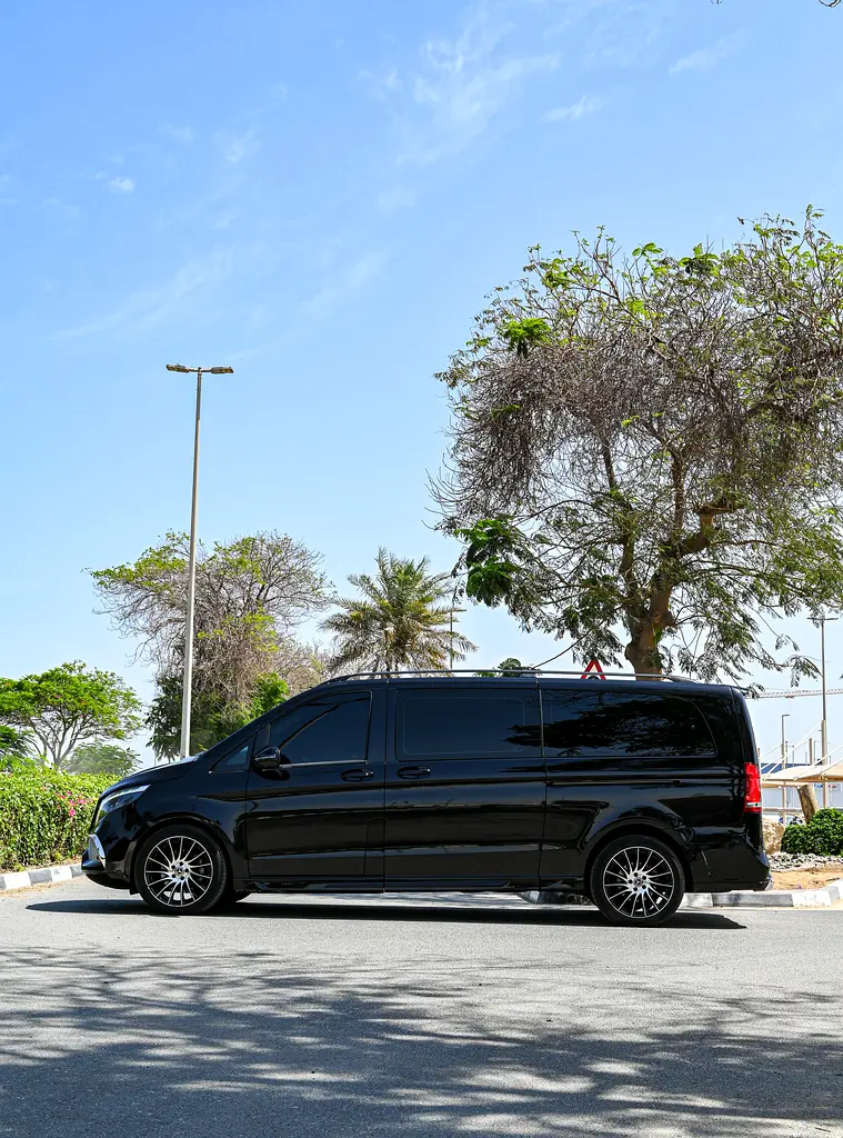 Mercedes-Benz V-Class V 250 2023 - GCC Specs - Like New! - Image 5