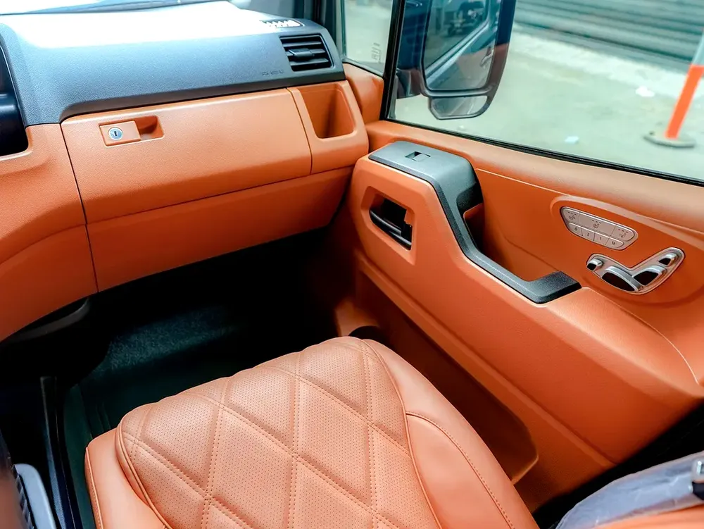 Toyota Hiace Luxury Passenger van - Image 10