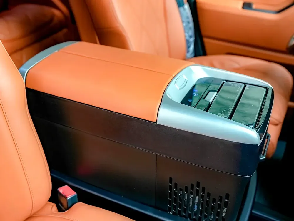 Toyota Hiace Luxury Passenger van - Image 14