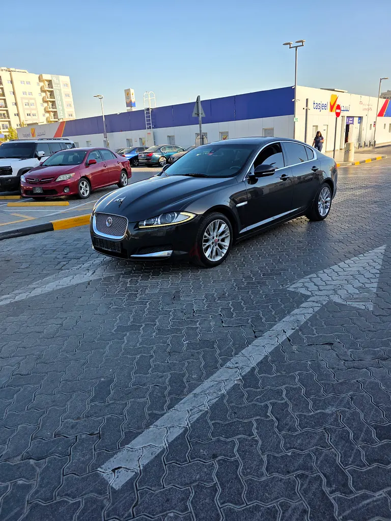 Jaguar XF 2015 Model Gcc No accident Full option perfect Condition 4 Cylinder Run 164k km - Image 10