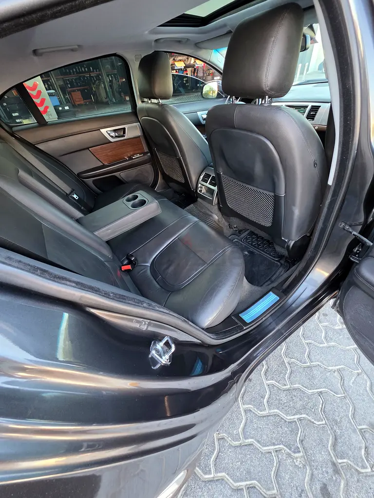 Jaguar XF 2015 Model Gcc No accident Full option perfect Condition 4 Cylinder Run 164k km - Image 15