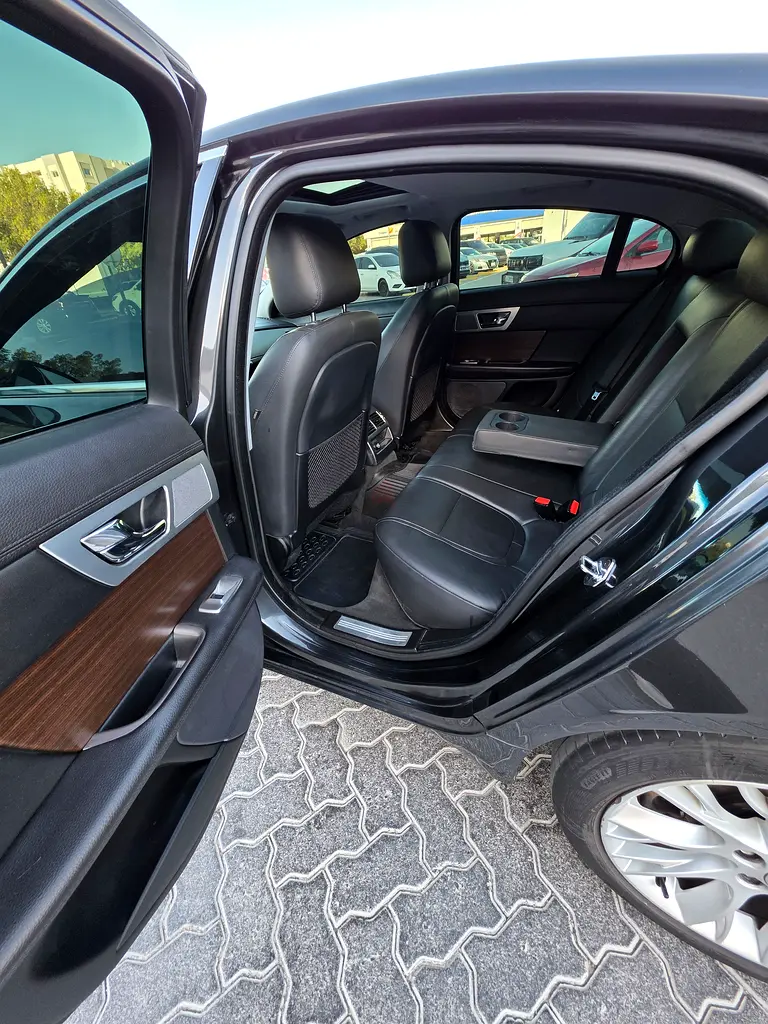 Jaguar XF 2015 Model Gcc No accident Full option perfect Condition 4 Cylinder Run 164k km - Image 17
