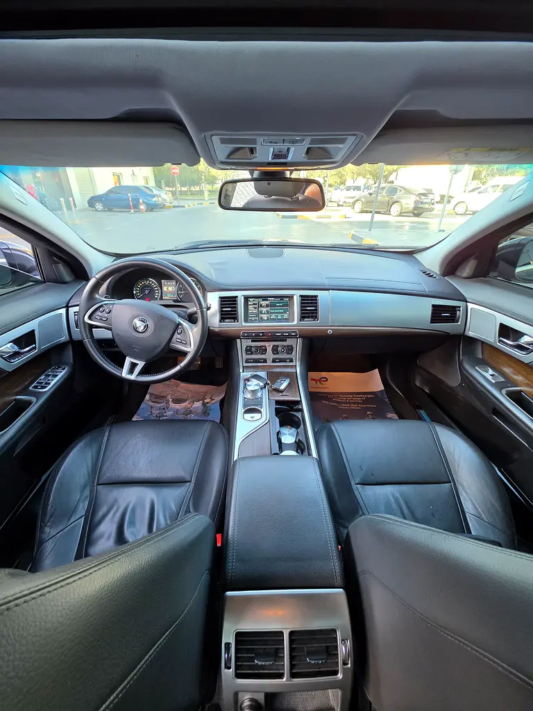 Jaguar XF 2015 Model Gcc No accident Full option perfect Condition 4 Cylinder Run 164k km - Image 18