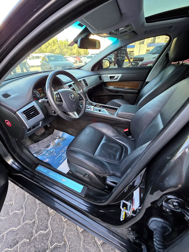 Jaguar XF 2015 Model Gcc No accident Full option perfect Condition 4 Cylinder Run 164k km - Image 19