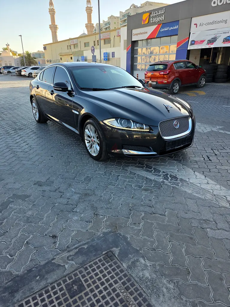 Jaguar XF 2015 Model Gcc No accident Full option perfect Condition 4 Cylinder Run 164k km - Image 4