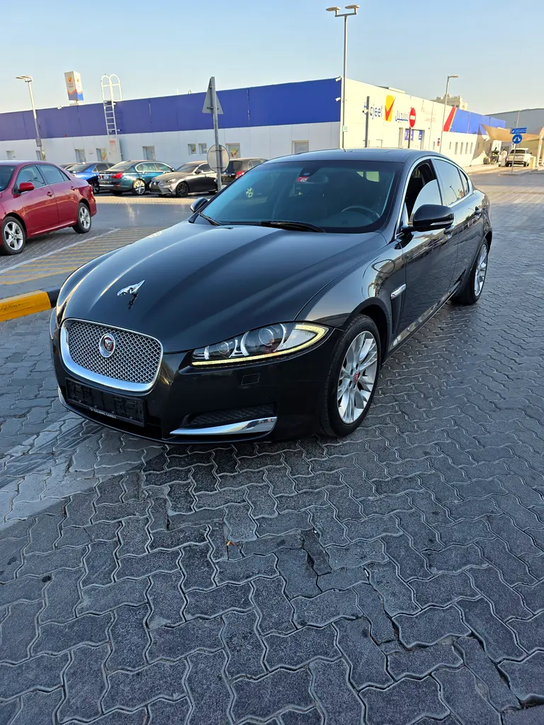 Jaguar XF 2015 Model Gcc No accident Full option perfect Condition 4 Cylinder Run 164k km - Image 5