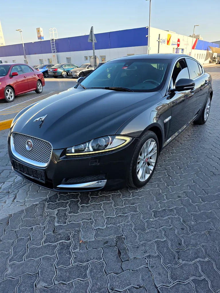 Jaguar XF 2015 Model Gcc No accident Full option perfect Condition 4 Cylinder Run 164k km - Image 6