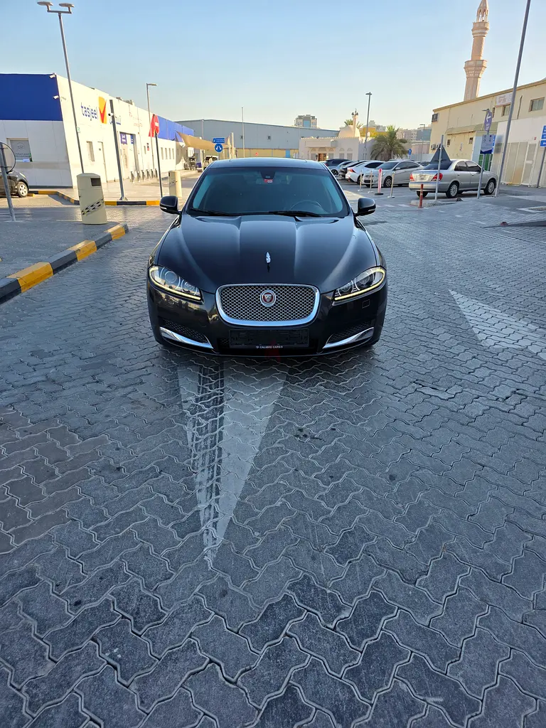 Jaguar XF 2015 Model Gcc No accident Full option perfect Condition 4 Cylinder Run 164k km - Image 7