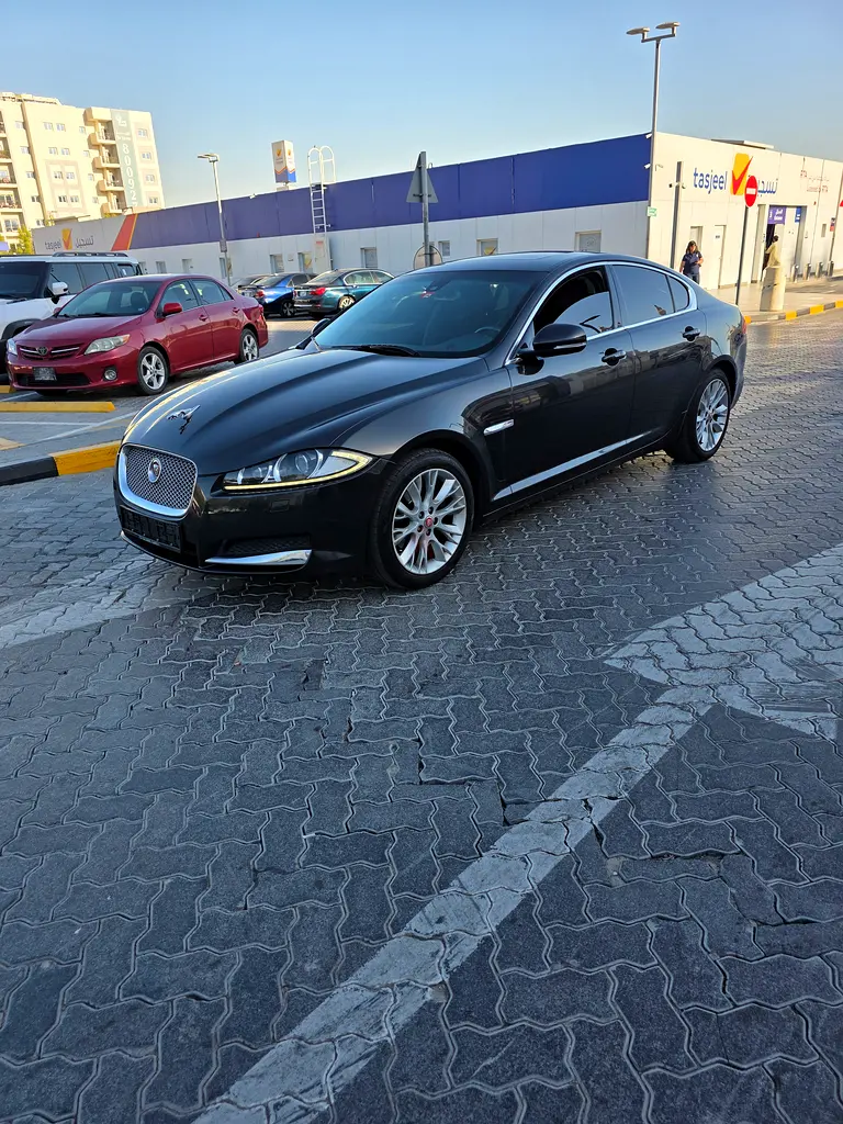 Jaguar XF 2015 Model Gcc No accident Full option perfect Condition 4 Cylinder Run 164k km - Image 9