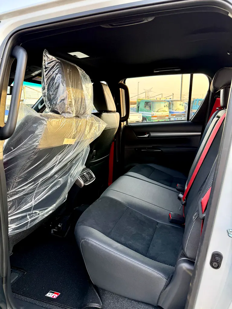 Toyota Hilux GR Sport 2026 GCC Specs - Image 11