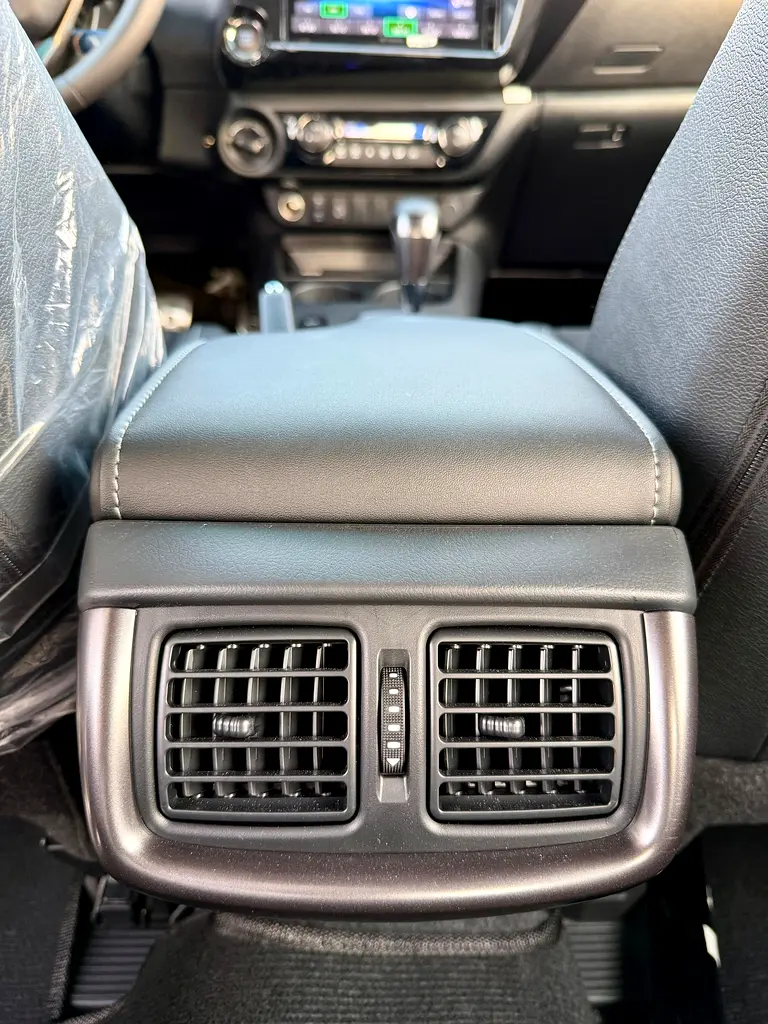 Toyota Hilux GR Sport 2026 GCC Specs - Image 12