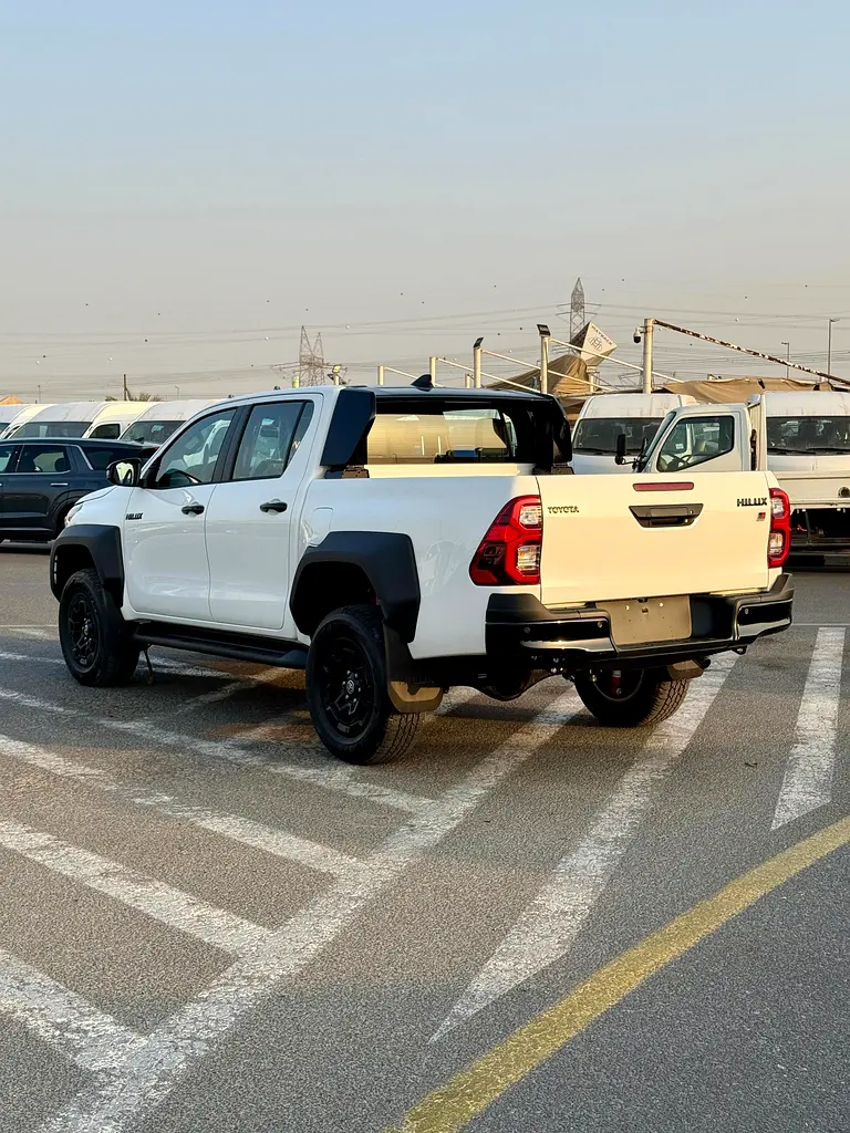 Toyota Hilux GR Sport 2026 GCC Specs - Image 4