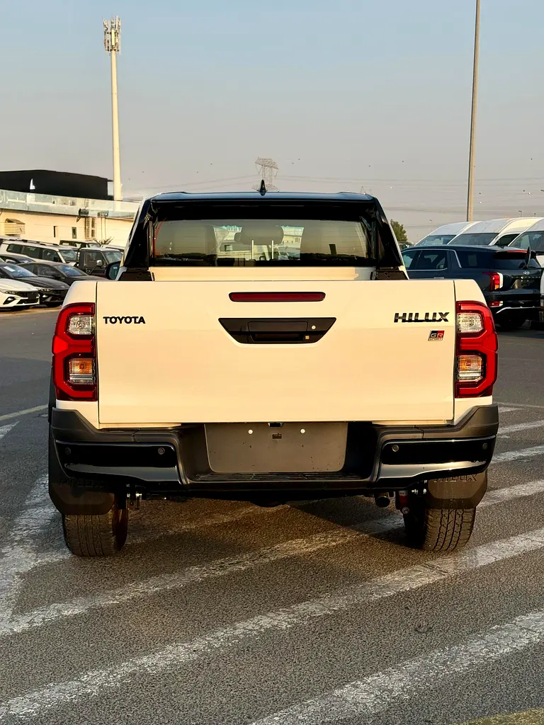 Toyota Hilux GR Sport 2026 GCC Specs - Image 6