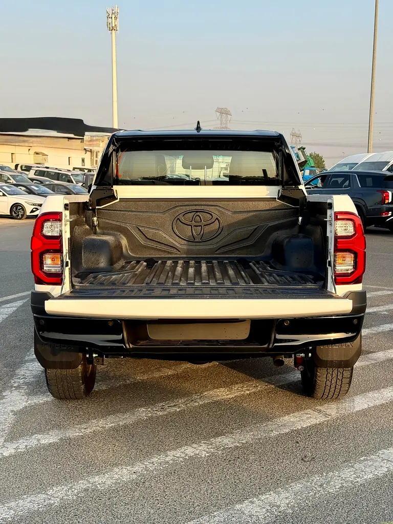 Toyota Hilux GR Sport 2026 GCC Specs - Image 7