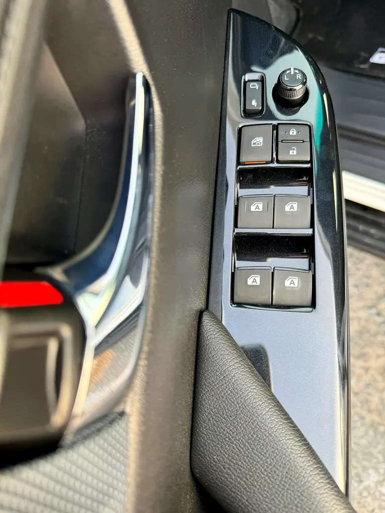 Toyota Hilux GR Sport 2026 GCC Specs - Image 8