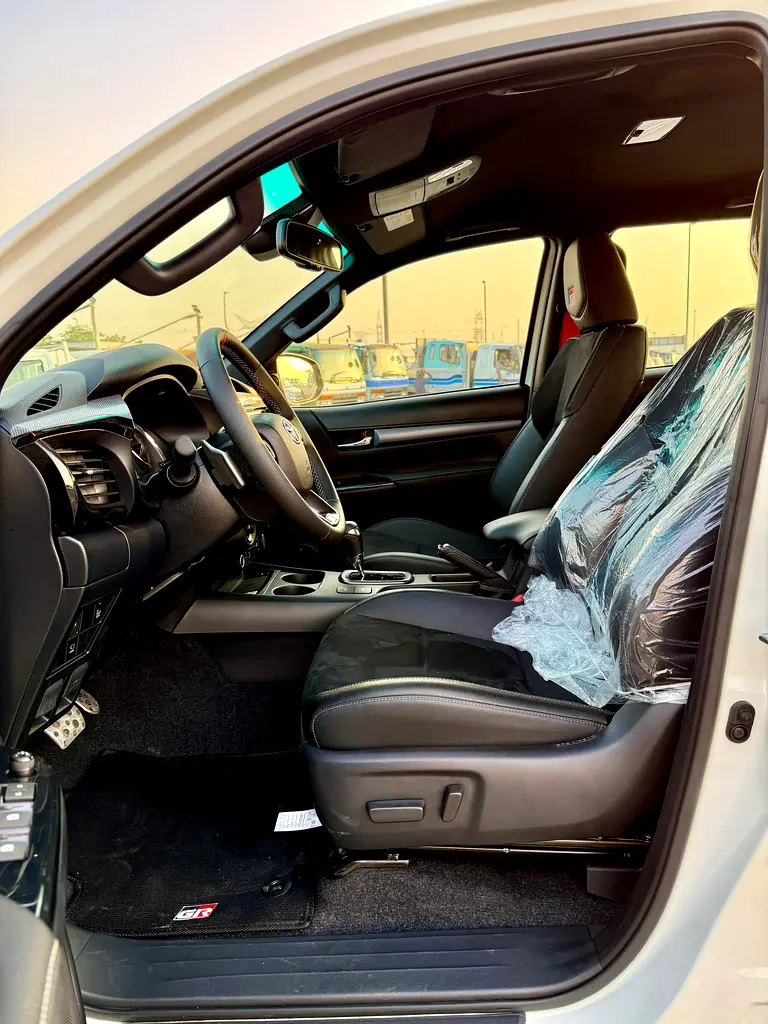 Toyota Hilux GR Sport 2026 GCC Specs - Image 9