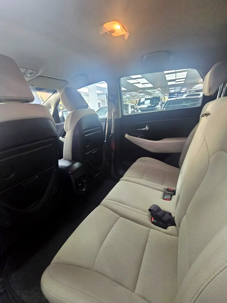 Kia Carens EX 2014 GCC Specs - Image 10