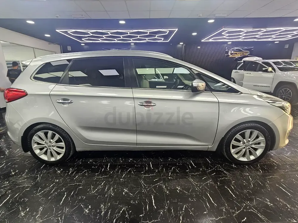 Kia Carens EX 2014 GCC Specs - Image 4