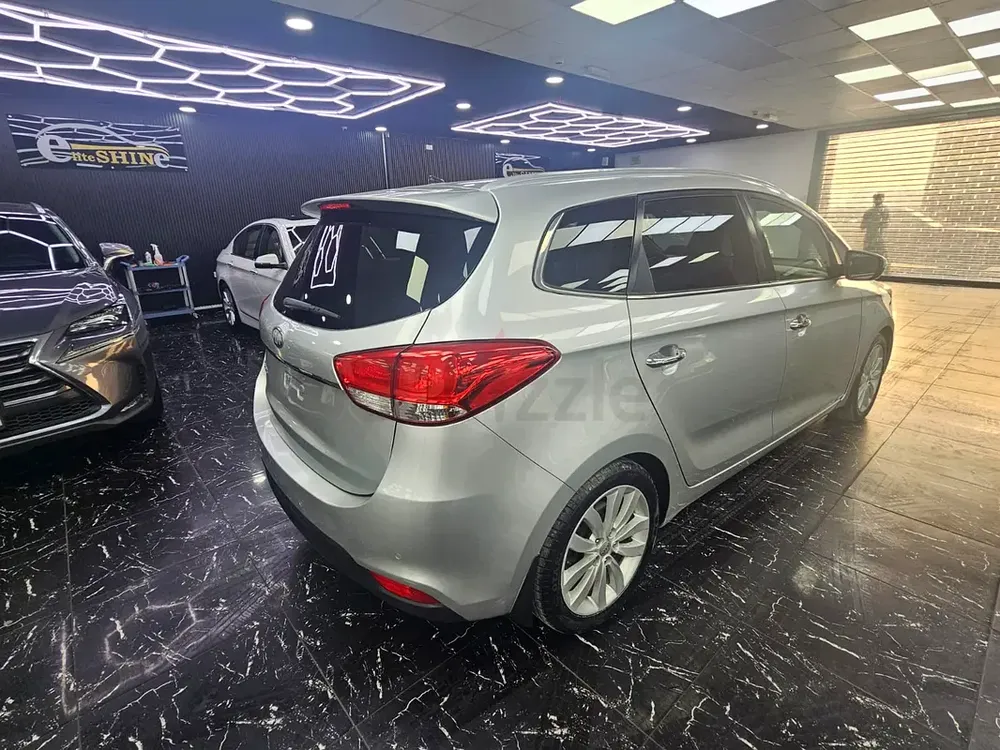 Kia Carens EX 2014 GCC Specs - Image 6