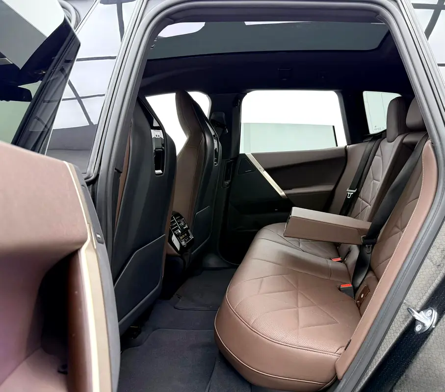 2023 BMW iX xDrive 40, BMW Warranty+Service Contract+Full Service History, GCC - Image 16