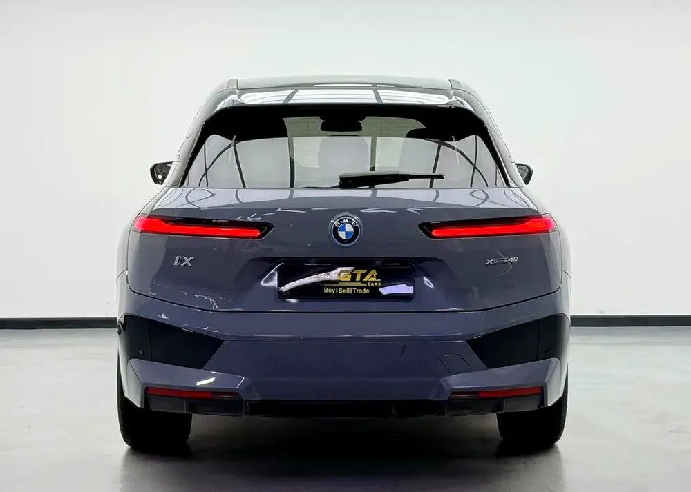 2023 BMW iX xDrive 40, BMW Warranty+Service Contract+Full Service History, GCC - Image 5
