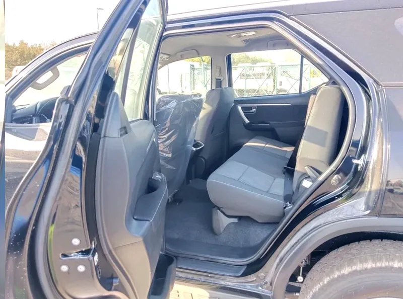 TOYOTA FORTUNER 2.4D AT 4X4 MY2025 - Image 7