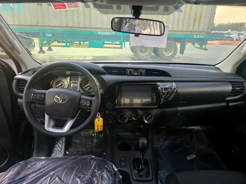 Toyota
Hilux
Petrol
Double Cabin
2.7L
Automatic
2025. - Image 11