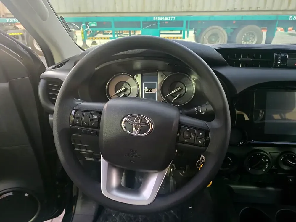 Toyota
Hilux
Petrol
Double Cabin
2.7L
Automatic
2025. - Image 12