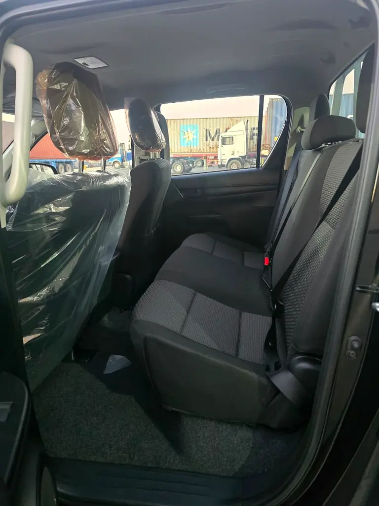 Toyota
Hilux
Petrol
Double Cabin
2.7L
Automatic
2025. - Image 14