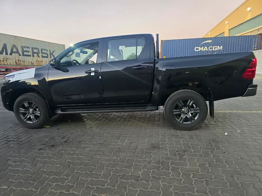 Toyota
Hilux
Petrol
Double Cabin
2.7L
Automatic
2025. - Image 5