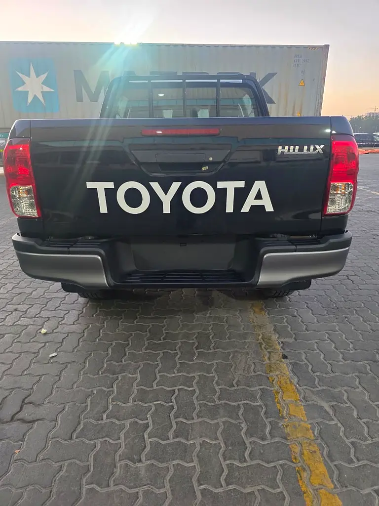 Toyota
Hilux
Petrol
Double Cabin
2.7L
Automatic
2025. - Image 6