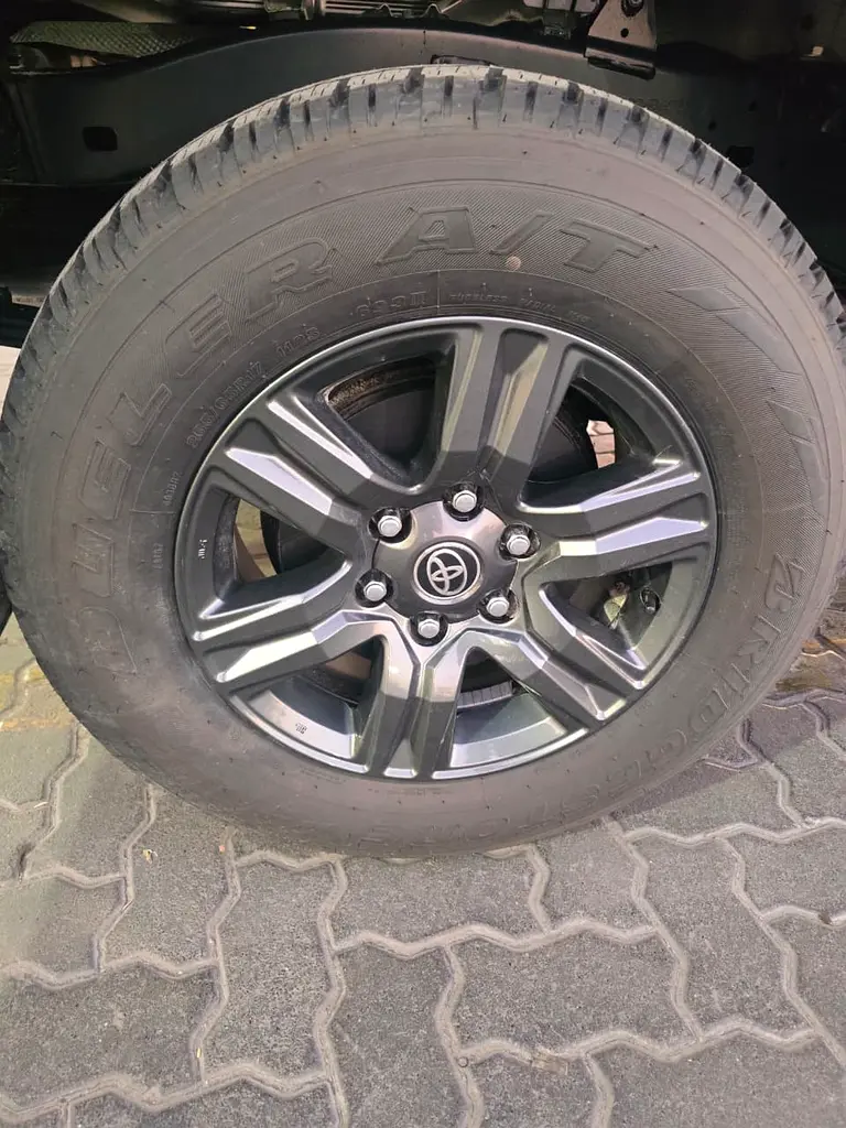 Toyota
Hilux
Petrol
Double Cabin
2.7L
Automatic
2025. - Image 8