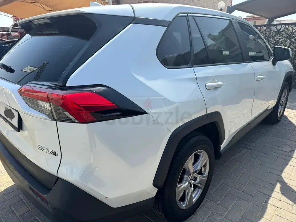 Toyota RAV4 2024 EX | GCC | 58000 km Original piant - Image 4