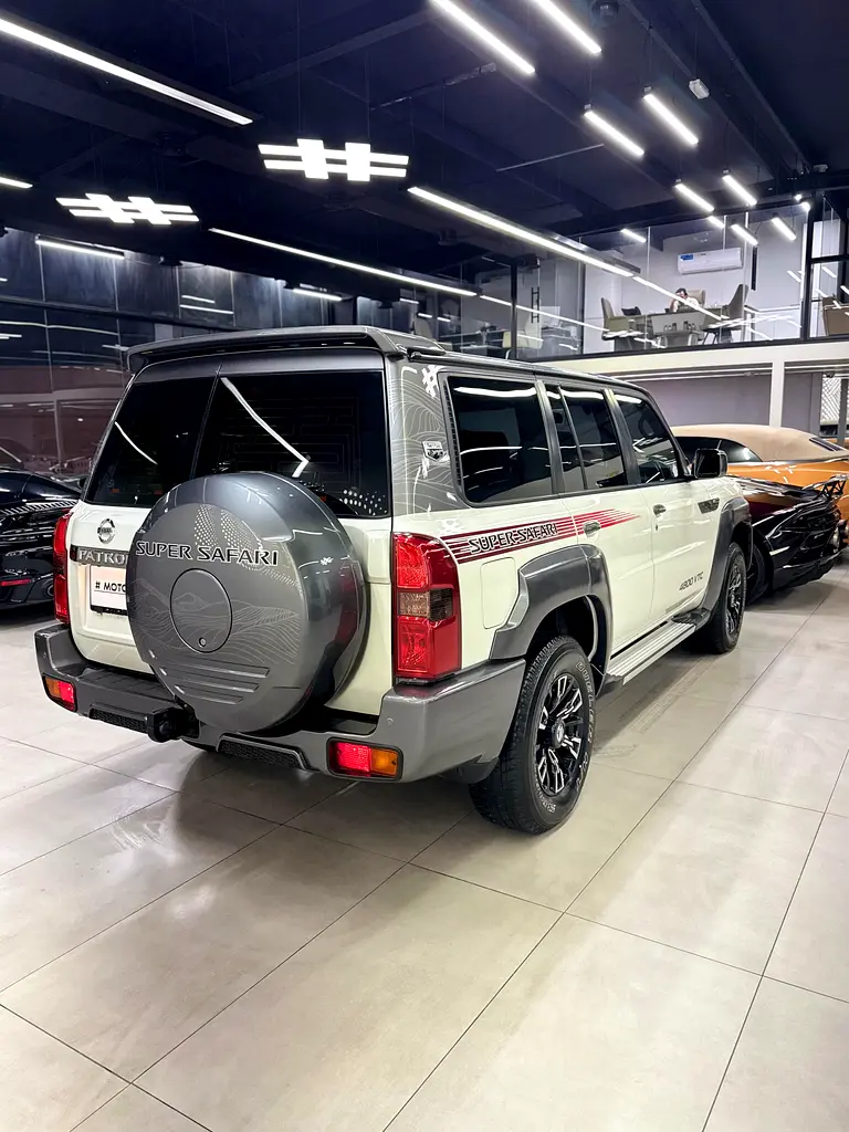 Nissan Safari - Image 16