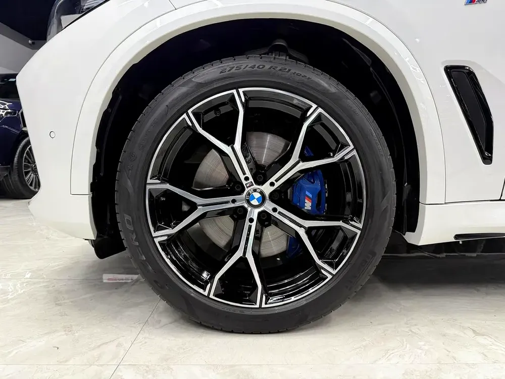 BMW Warranty 2027 or 200k | JUST Serviced (BMW) | Original Paint | GCC - Image 13