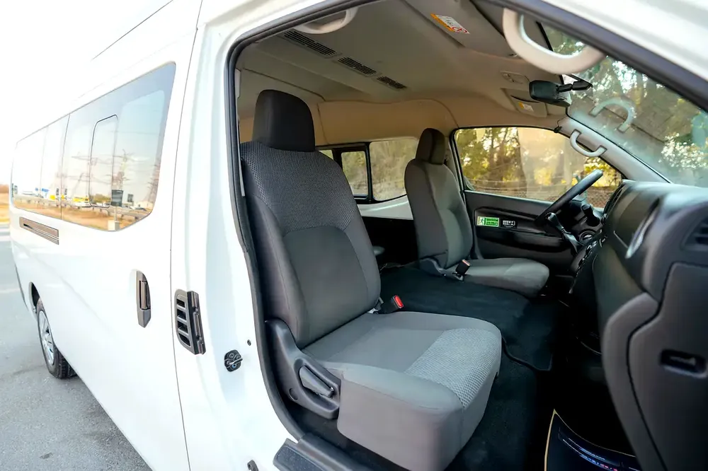 High-Roof 13-Seater Passenger Van | Manual | GCC Specs | Ref#N85546 - Image 10