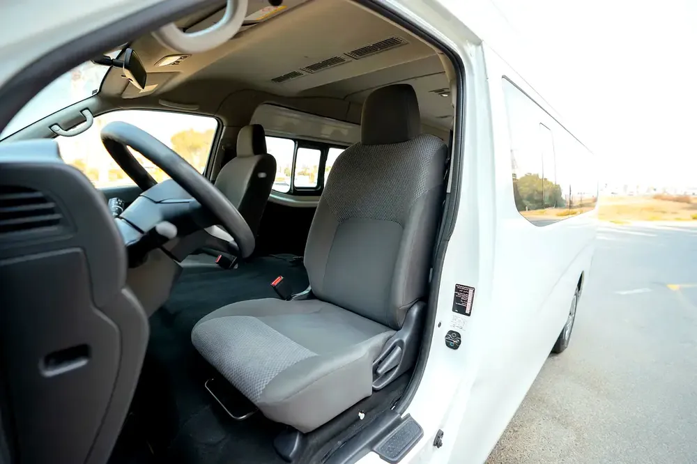 High-Roof 13-Seater Passenger Van | Manual | GCC Specs | Ref#N85546 - Image 9