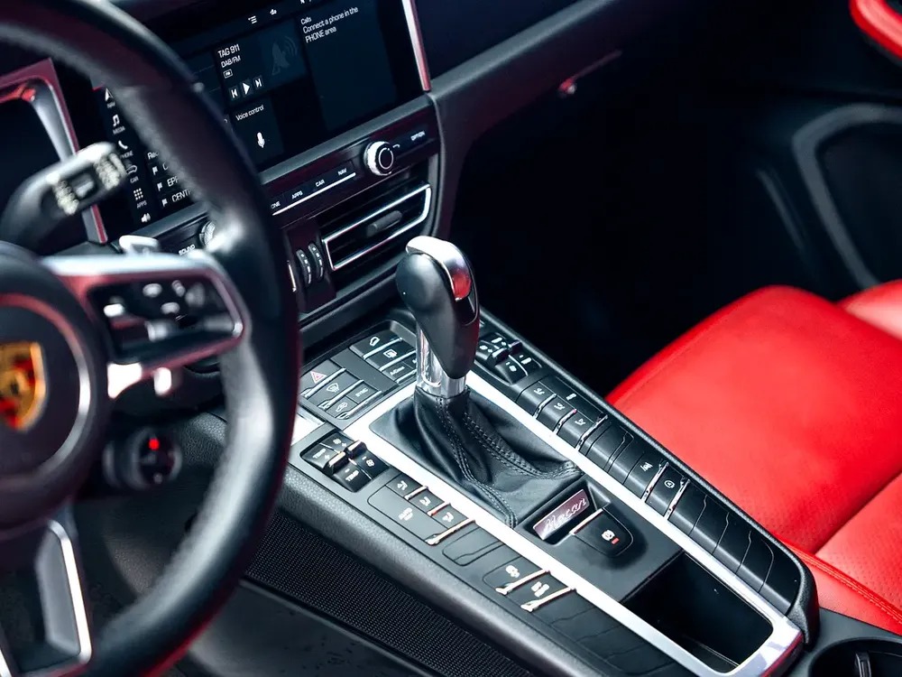 2021 Porsche Macan Standard - GCC Specs - Excellent Condition - Image 13