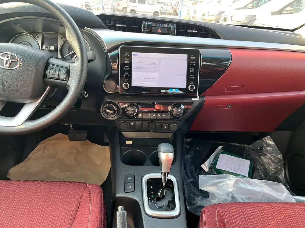 TOYOTA HILUX 2.7 AT FULL OPTION WITHOUT PUSH START WHITE 2025 - Image 10