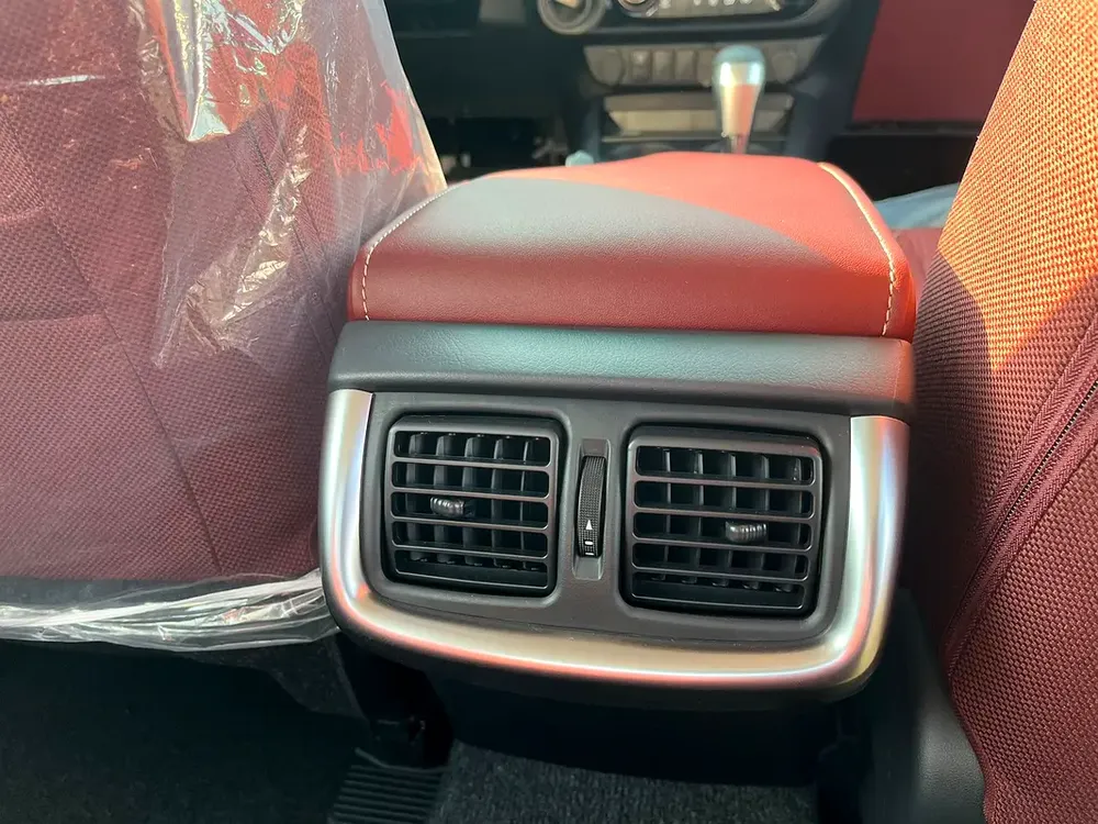TOYOTA HILUX 2.7 AT FULL OPTION WITHOUT PUSH START WHITE 2025 - Image 14
