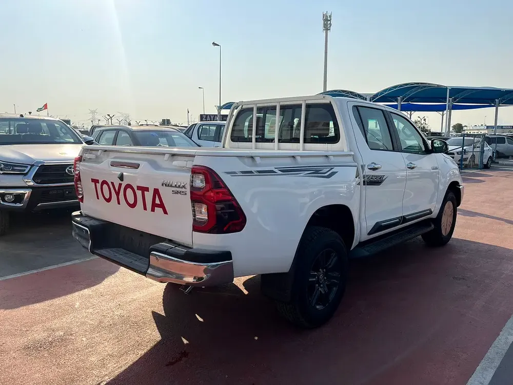 TOYOTA HILUX 2.7 AT FULL OPTION WITHOUT PUSH START WHITE 2025 - Image 4