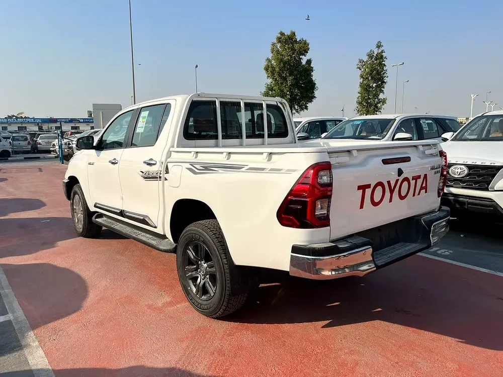 TOYOTA HILUX 2.7 AT FULL OPTION WITHOUT PUSH START WHITE 2025 - Image 5