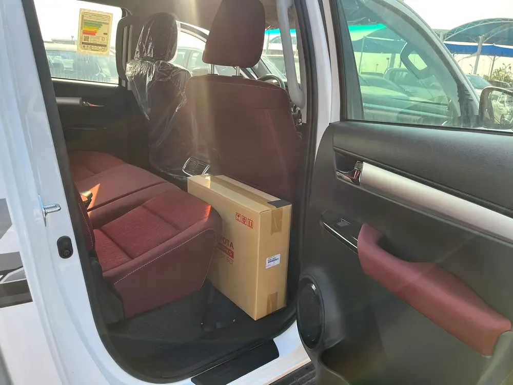 TOYOTA HILUX 2.7 AT FULL OPTION WITHOUT PUSH START WHITE 2025 - Image 6