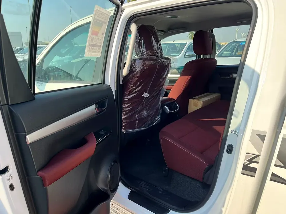 TOYOTA HILUX 2.7 AT FULL OPTION WITHOUT PUSH START WHITE 2025 - Image 7
