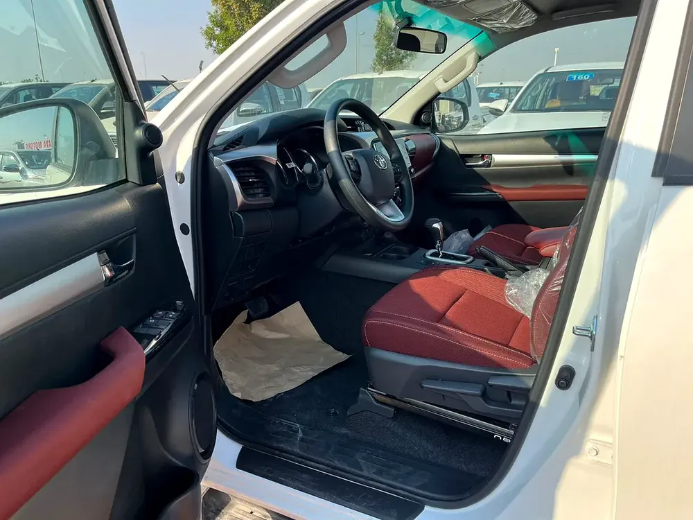 TOYOTA HILUX 2.7 AT FULL OPTION WITHOUT PUSH START WHITE 2025 - Image 9