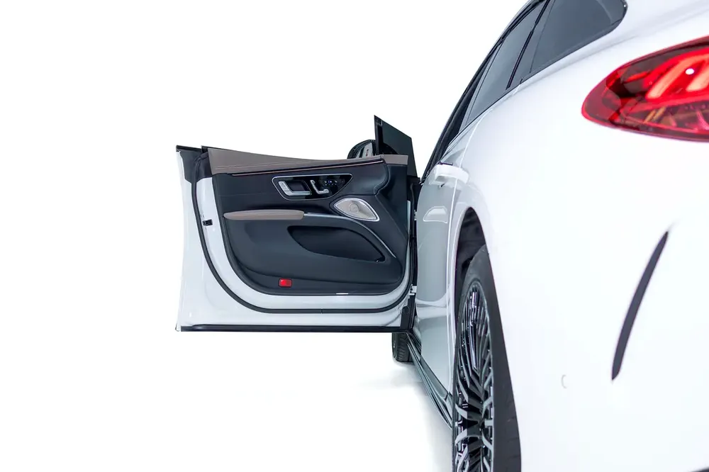 Mercedes Benz EQS 450 PLUS-GCC-Gragash Warranty-High Specifications-Night Package-22Inch AMG Rims - Image 19