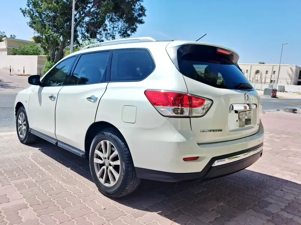 Nissan Pathfinder SV 2015 GCC Specs - Image 5